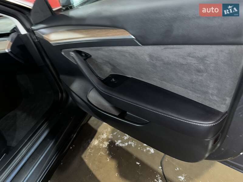 Седан Tesla Model 3 2023 в Виннице