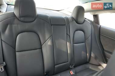 Седан Tesla Model 3 2022 в 