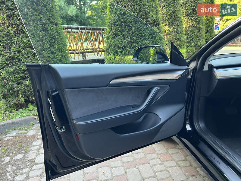 Седан Tesla Model 3 2022 в Дрогобыче