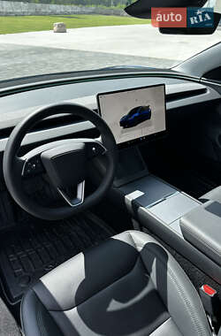 Седан Tesla Model 3 2024 в 