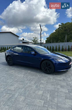 Седан Tesla Model 3 2024 в 