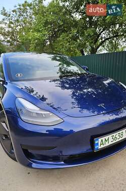 Седан Tesla Model 3 2021 в 