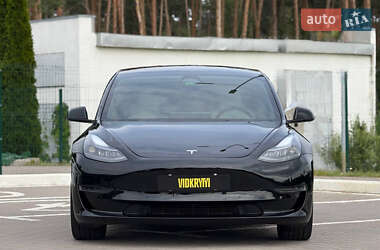Седан Tesla Model 3 2022 в 