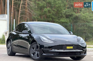 Седан Tesla Model 3 2022 в 