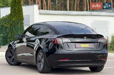 Седан Tesla Model 3 2022 в 