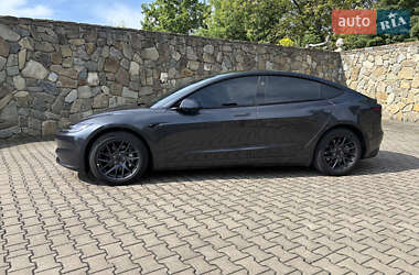 Седан Tesla Model 3 2024 в 