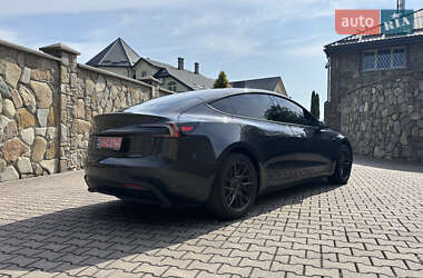 Седан Tesla Model 3 2024 в 