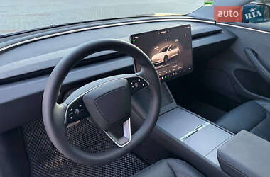 Седан Tesla Model 3 2024 в 