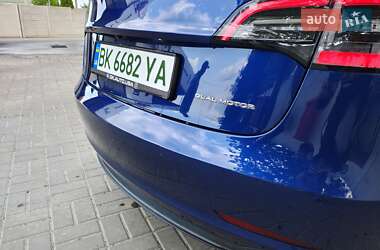 Седан Tesla Model 3 2021 в 