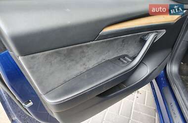 Седан Tesla Model 3 2021 в 
