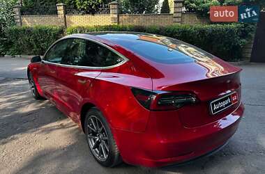 Седан Tesla Model 3 2020 в 