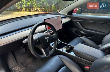 Седан Tesla Model 3 2020 в 