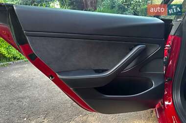 Седан Tesla Model 3 2020 в 