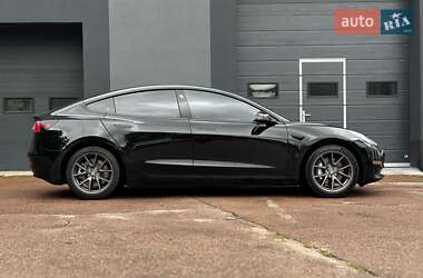 Седан Tesla Model 3 2021 в 