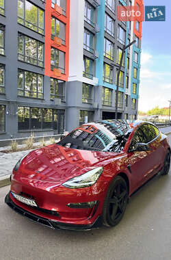 Седан Tesla Model 3 2018 в Чернигове