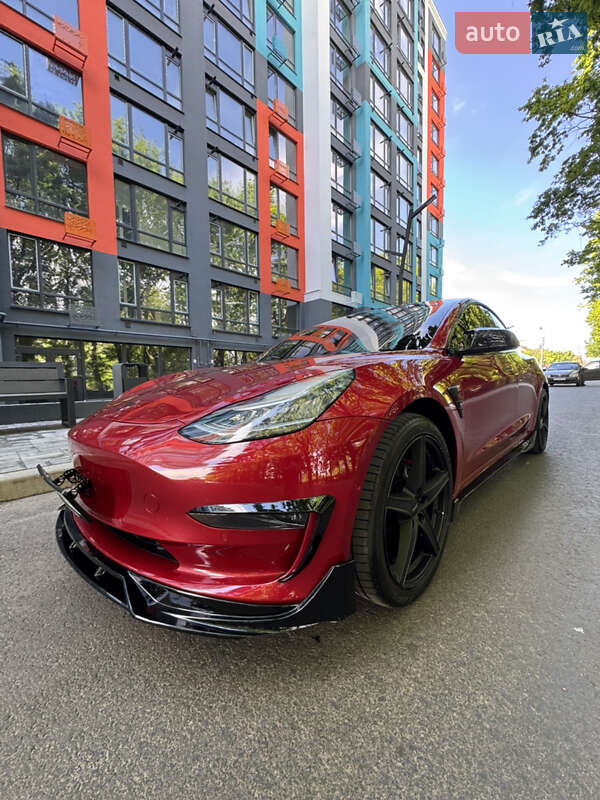 Седан Tesla Model 3 2018 в Чернигове