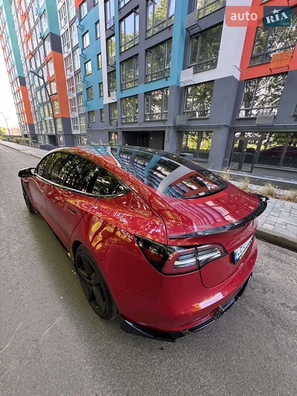 Седан Tesla Model 3 2018 в Чернигове