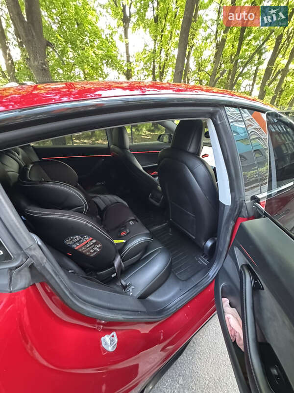 Седан Tesla Model 3 2018 в Чернигове
