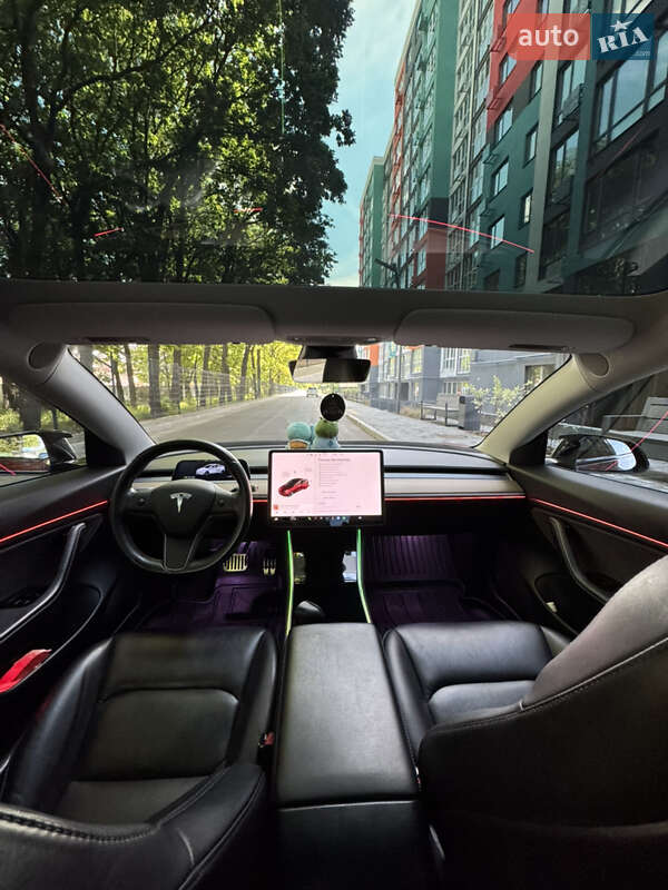 Седан Tesla Model 3 2018 в Чернигове
