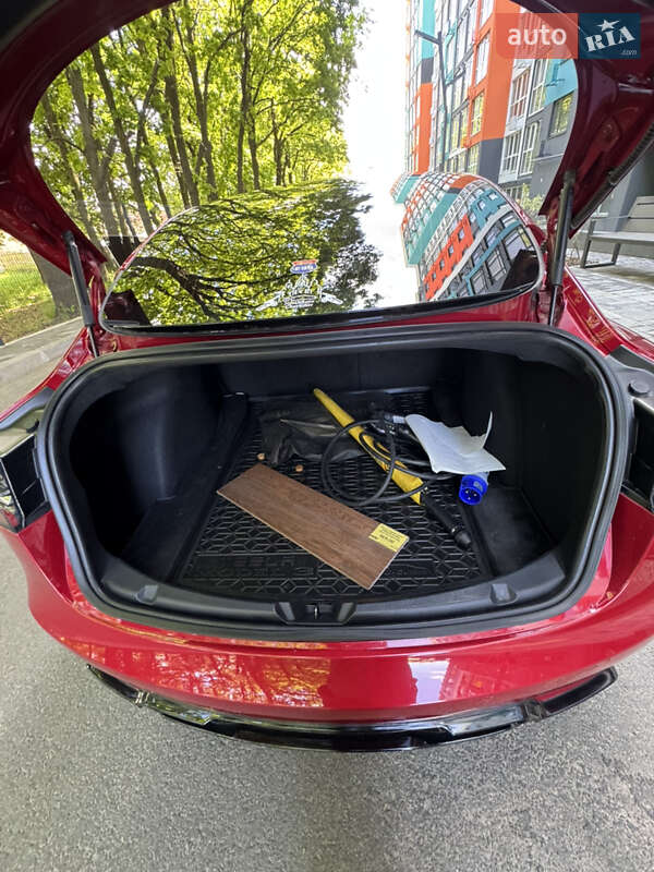 Седан Tesla Model 3 2018 в Чернигове