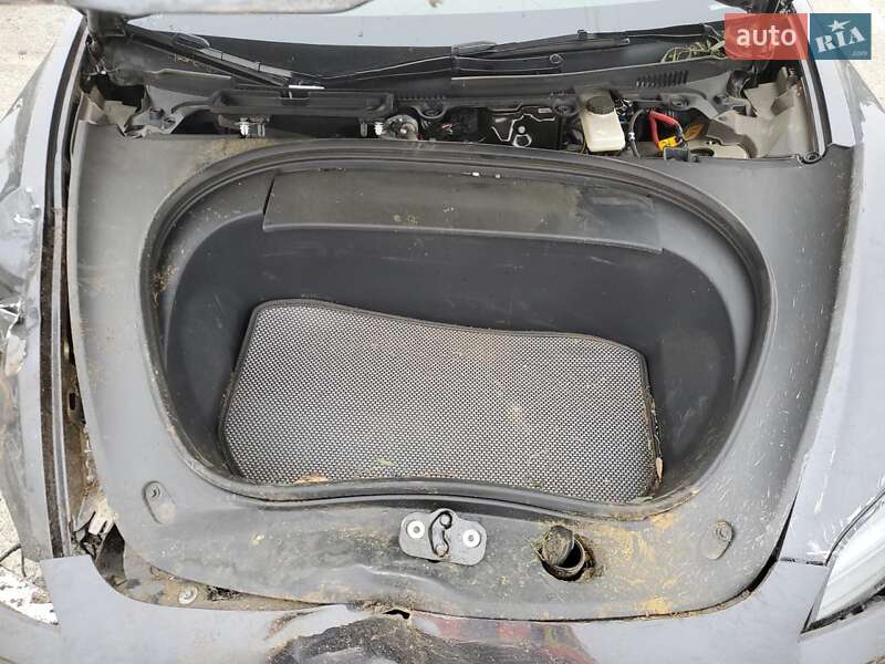 Седан Tesla Model 3 2024 в Києві