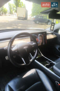 Седан Tesla Model 3 2019 в 