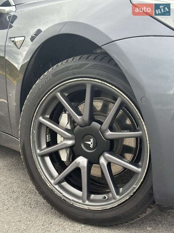 Седан Tesla Model 3 2018 в Львове