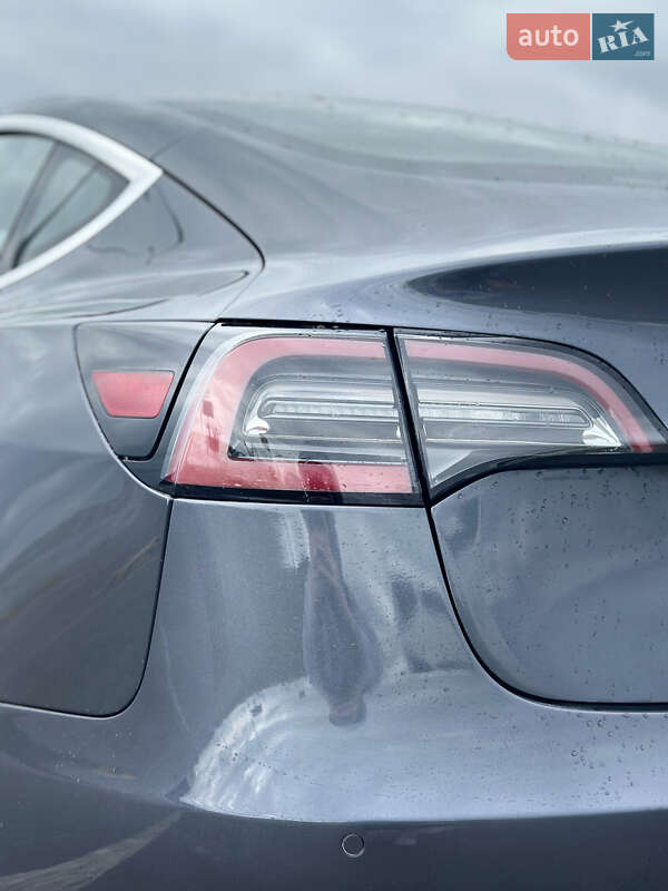 Седан Tesla Model 3 2018 в Львове