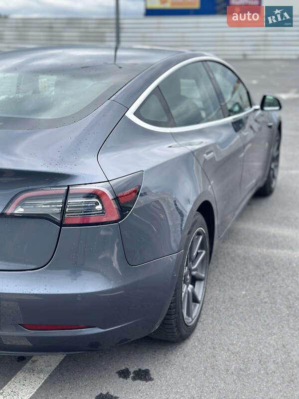 Седан Tesla Model 3 2018 в Львове