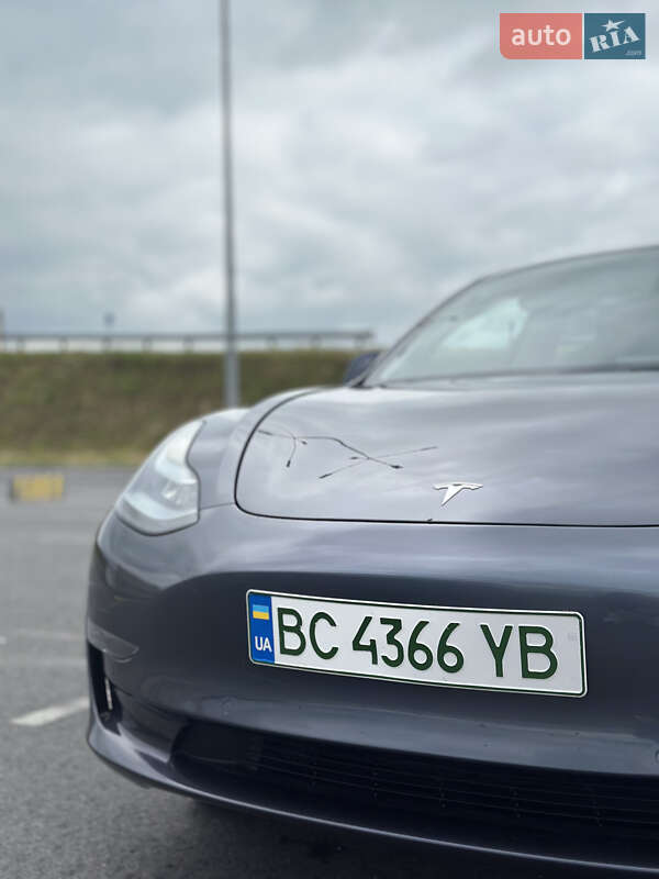 Седан Tesla Model 3 2018 в Львове