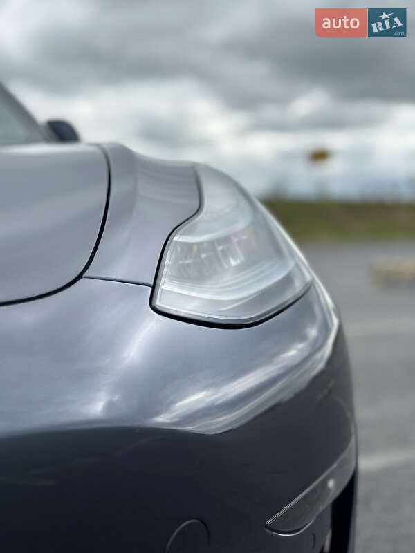 Седан Tesla Model 3 2018 в Львове