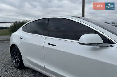 Седан Tesla Model 3 2020 в 