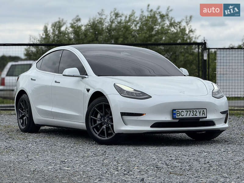 Седан Tesla Model 3 2020 в Дрогобыче