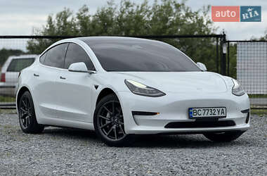 Седан Tesla Model 3 2020 в 