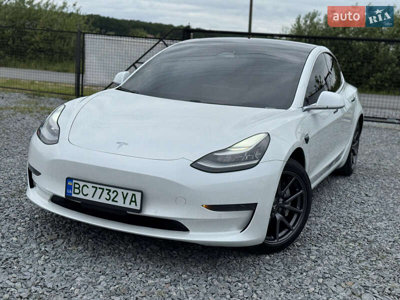 Tesla Model 3 2020