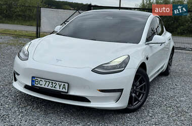 Седан Tesla Model 3 2020 в 