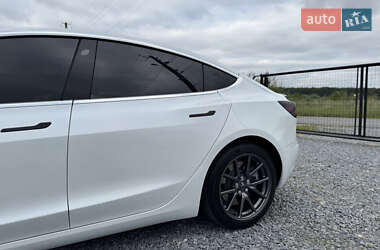 Седан Tesla Model 3 2020 в 