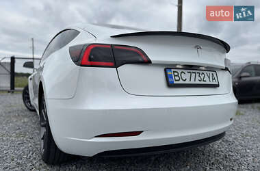 Седан Tesla Model 3 2020 в 
