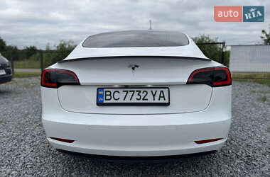 Седан Tesla Model 3 2020 в 