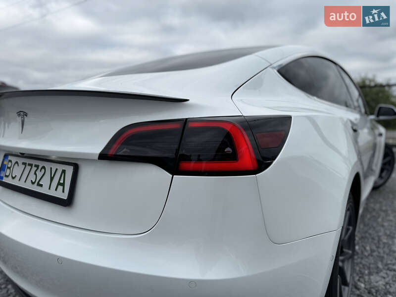 Седан Tesla Model 3 2020 в Дрогобыче