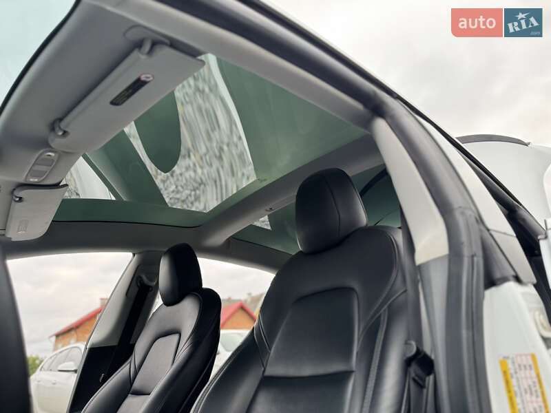 Седан Tesla Model 3 2020 в Дрогобыче