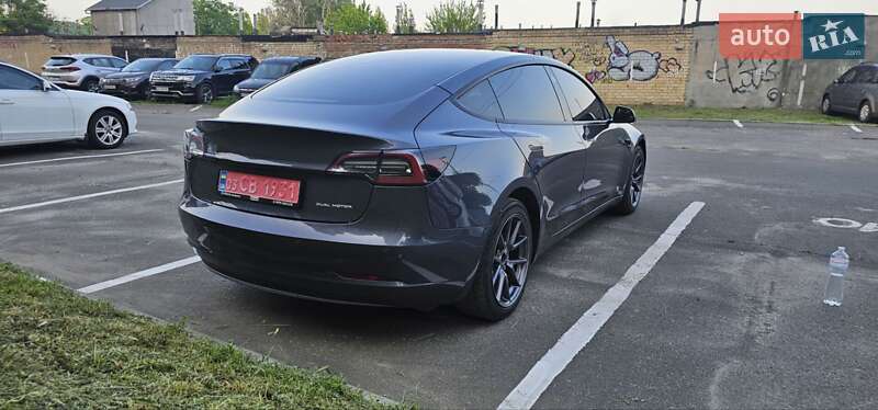 Седан Tesla Model 3 2023 в Києві