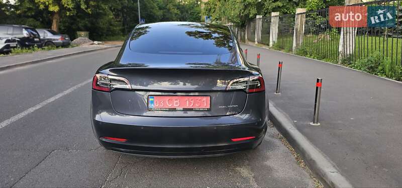 Седан Tesla Model 3 2023 в Києві