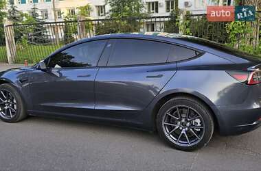 Седан Tesla Model 3 2023 в 
