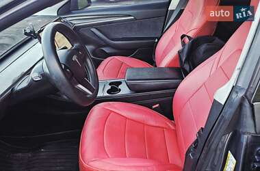 Седан Tesla Model 3 2023 в 