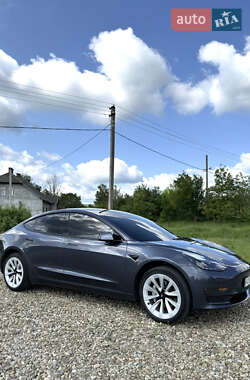 Седан Tesla Model 3 2022 в Трускавці