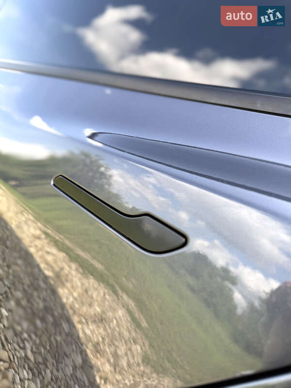 Седан Tesla Model 3 2022 в Трускавце