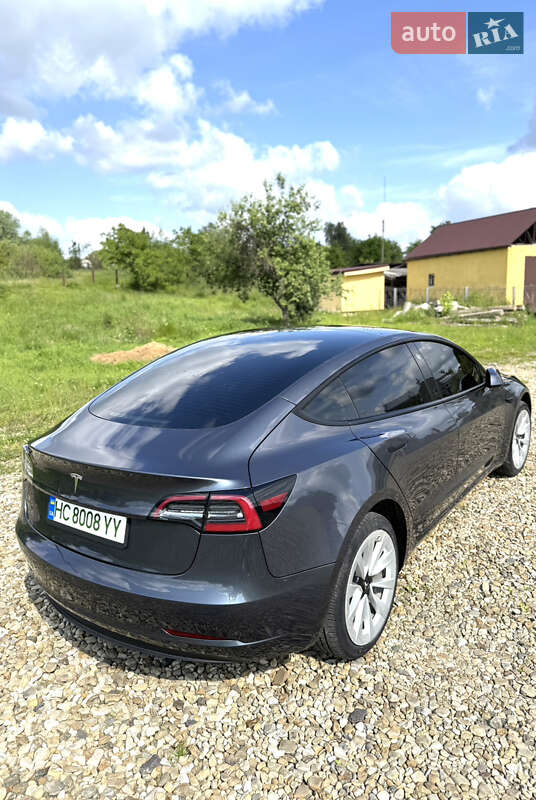 Седан Tesla Model 3 2022 в Трускавце
