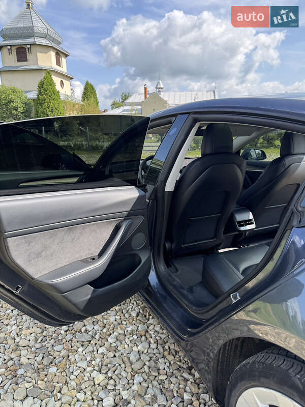 Седан Tesla Model 3 2022 в Трускавце