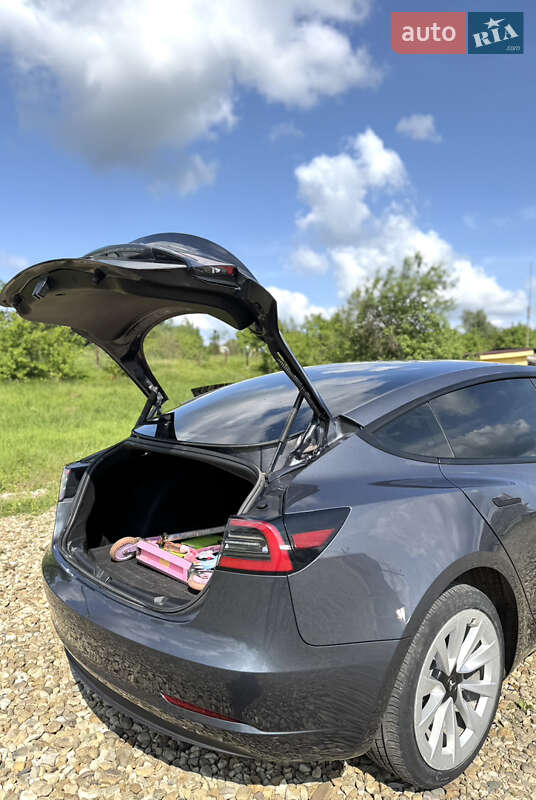 Седан Tesla Model 3 2022 в Трускавце